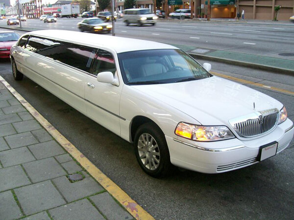 Milwaukee 8 Passenger Limo